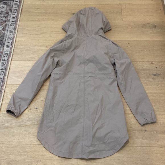 Lightweight waterproof PGD (plenty brand) rain coat. Worn for one season. - Picture 7 of 7